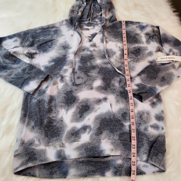 NWT MSRP $55 Theo & Spence Medium Tie Dye V-Neck Hoodie - Picture 6 of 8